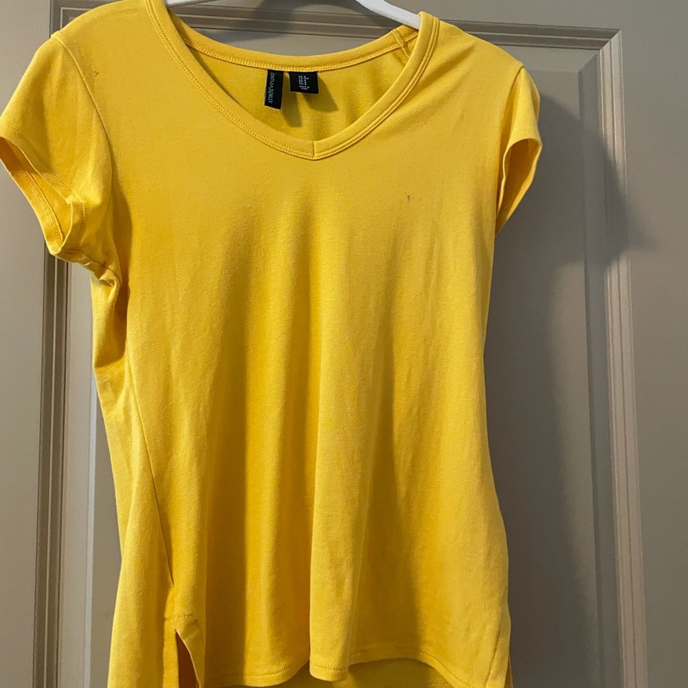 Yellow t-shirt